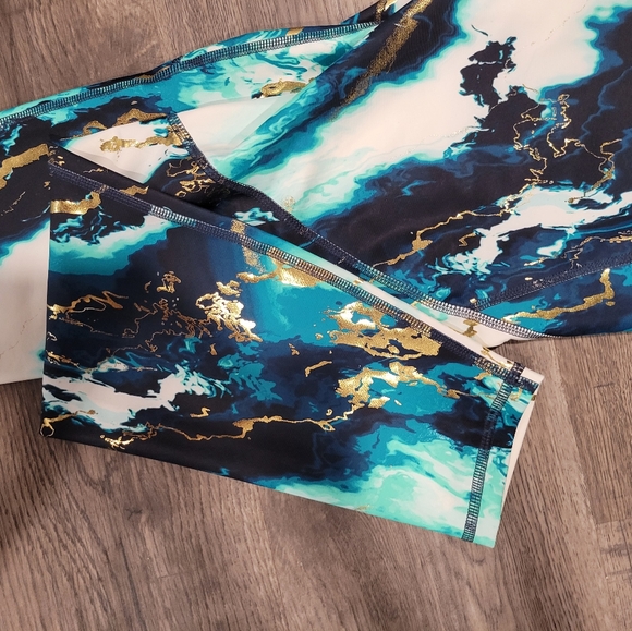 Old Navy Women's Workout Pants/Leggings- Set of 3 - Picture 3 of 7